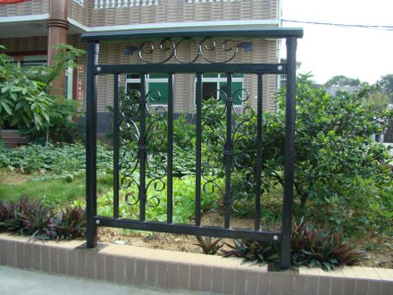 陽臺護欄裝修怎樣才規范？陽臺護欄廠家總結了