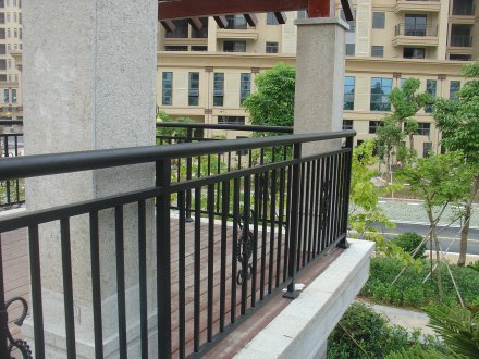 陽臺護(hù)欄施工方法的具體流程