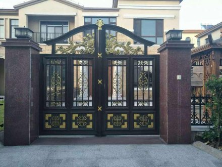 庭院鋁藝大門廠家需以市場導向才能中涅槃重生