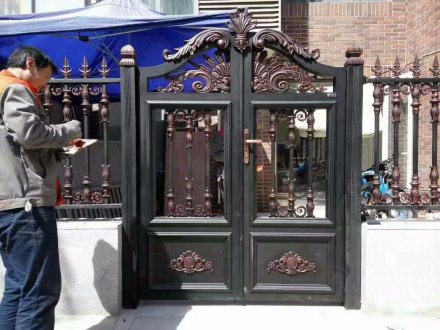 鋁藝大門廠家為你打造優質鋁藝大門