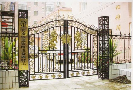 北京鐵藝大門(mén)擁有實(shí)用性和裝飾性
