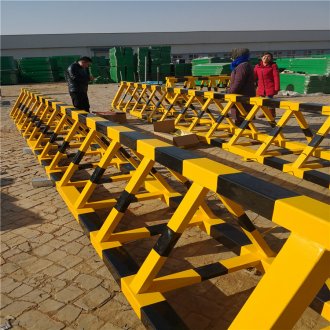 學校工廠門口拒馬路障護欄三角移動防撞護欄